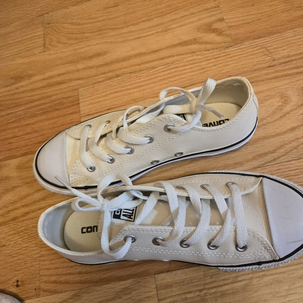 Converse - Picture 3 of 4